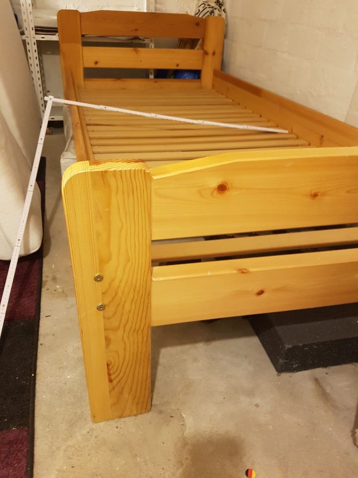 Massiv Holz Bett! Wie neu! Kaum benutzt! in Seevetal