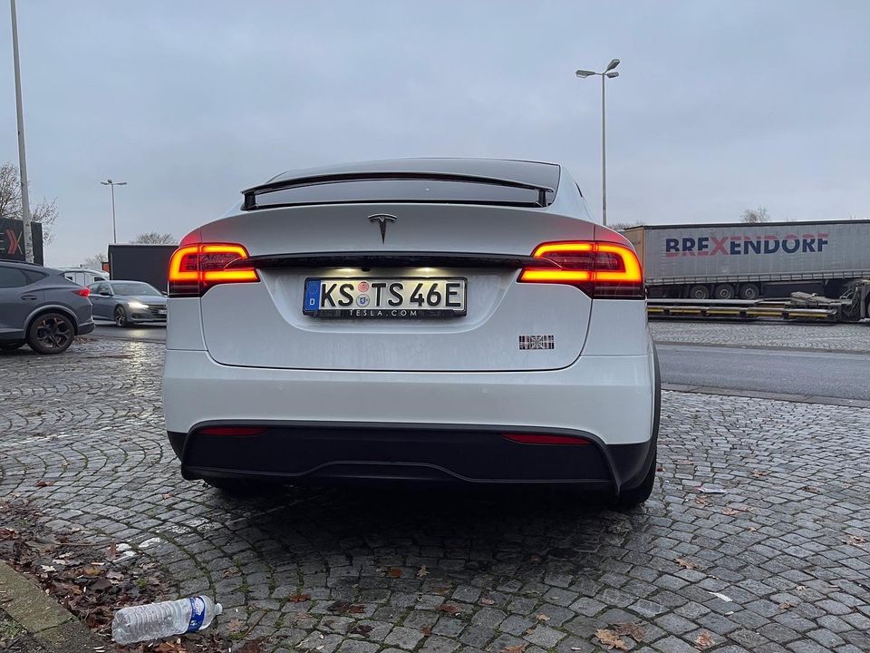 Tesla Model X Plaid mieten in Kassel