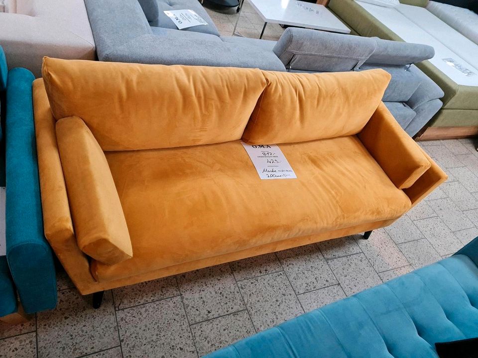 Sofa Couch 2-Sitzer Samt gelb Möbel UVP 817€ in Herbstein