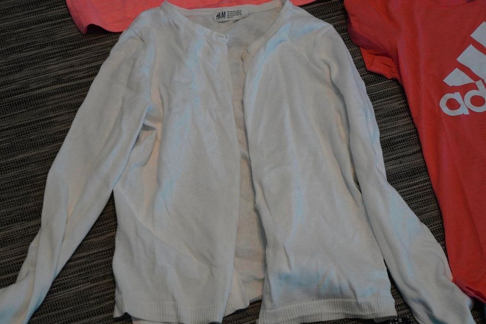 9x Kleidungspaket Mädchen Shirt Rock Jeans Zara H&M 134-140 Adida in Esslingen