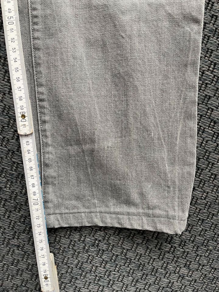 Lacoste Jeans , grau Gr. 34 in Murrhardt