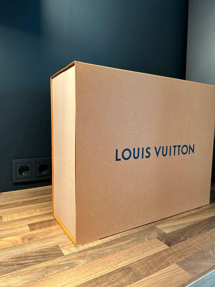 Louis Vuitton Keepall 45 Karton Deko Gucci 51x41x19cm in Köln