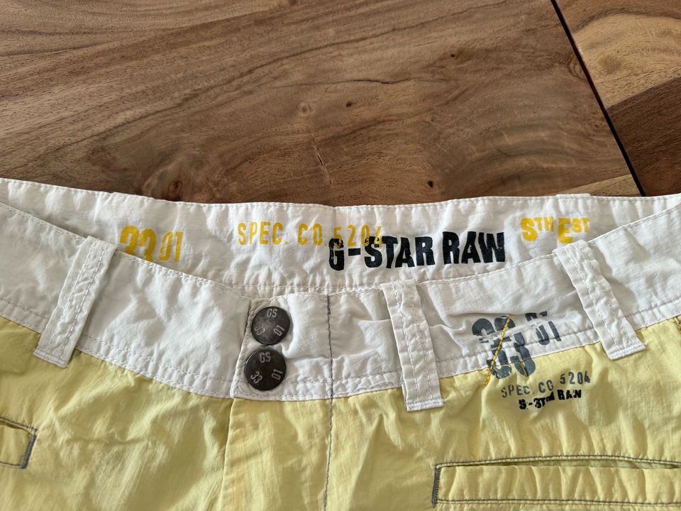 Top! G-Star Shorts für Damen gelb Gr.L in Sindelfingen