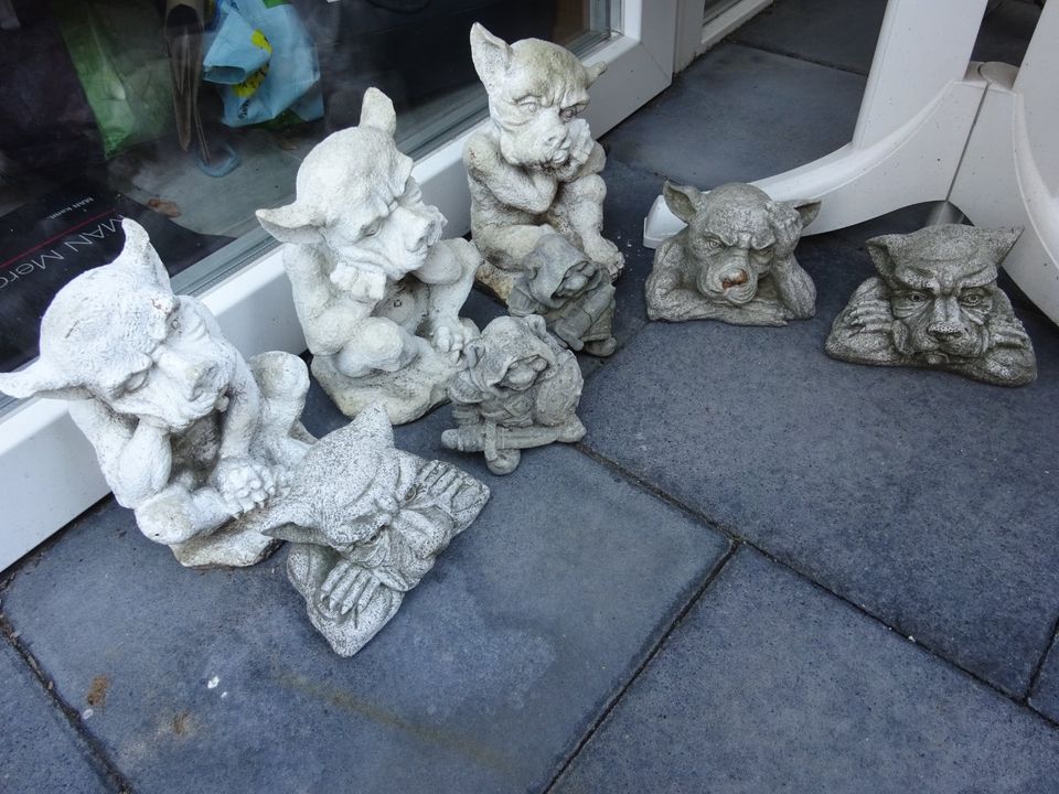 Gargoyle Figuren, 10 Stück, 8 kleine + 2 große, Gargoyles, Stein in Niederkassel