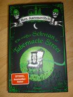 Ein weißer Schwan in Tabernacle Street von Ben Aaronovitch Berlin - Treptow Vorschau