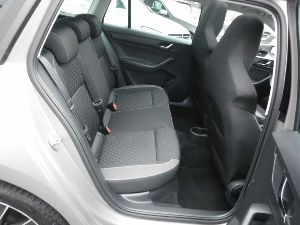 Skoda Rapid 1.6 TDI Sport 1.HAND,PANORAMA,SHZ,PDC,TEMP in Gronau (Leine)