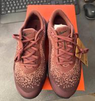 Nike Versair Red Black - Burgundy Crush Sneaker Schuhe Damen Nordrhein-Westfalen - Rheda-Wiedenbrück Vorschau