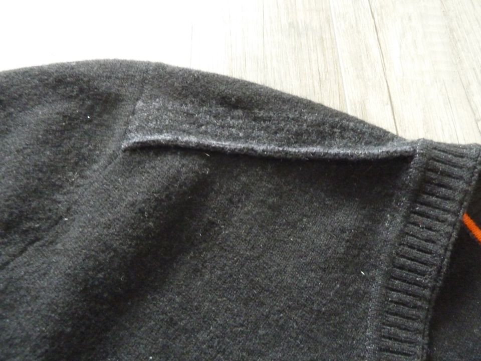 Pullover HUGO BOSS schwarz V-Ausschnitt Gr M 50 Wolle? in Bogen Niederbay