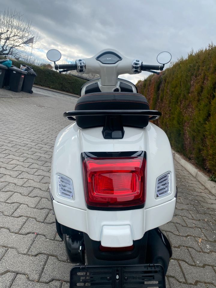 Vespa 125 GTS SuperSport weiss RST mit Umbau von TWM in Eschborn