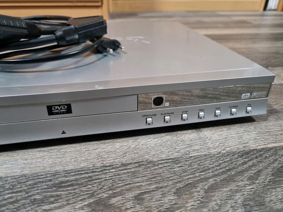 DVD Player mit Fernbedienung in Möckmühl