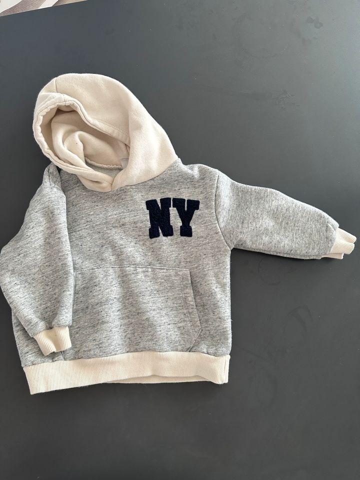 Hoodie von ZARA, Gr. 98 in Neufahrn