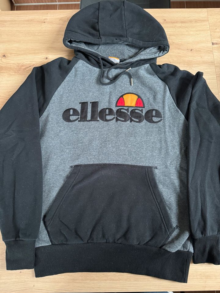 Ellesse Hoody in Gr. L in Bremen