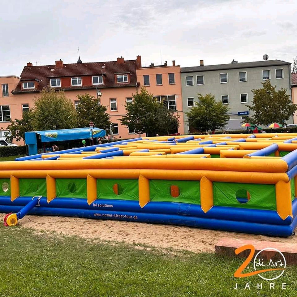 Hüpfburg ,Torwand ,bungee run,Kinderkarussell , in Weißenfels