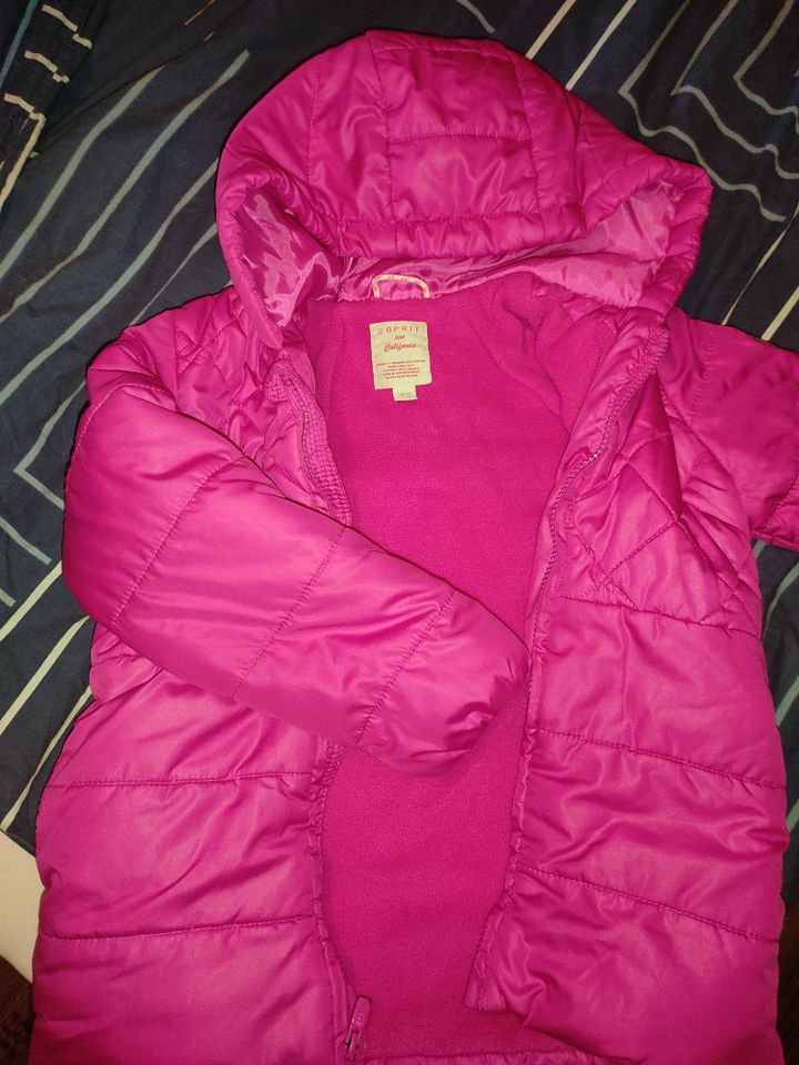 Esprit Mädchen Winterjacke 116/122 in Ratingen