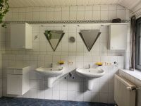 Badezimmermöbel , Waschbecken,Spiegel Handtuch-und seifenhalter Niedersachsen - Barßel Vorschau