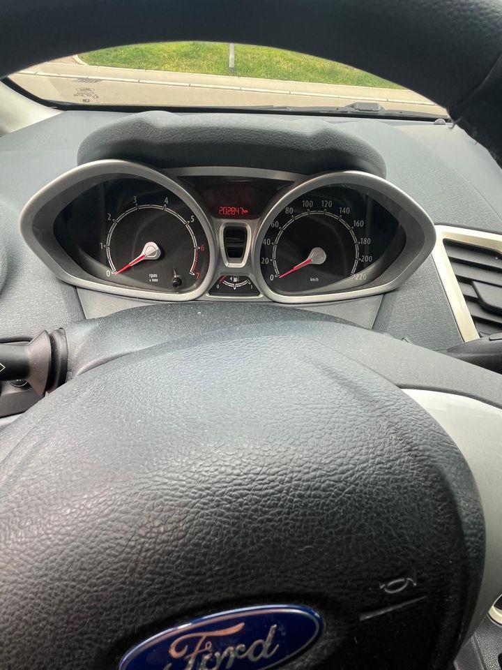 Ford Fiesta Ghia 1.6 Benzin in Neuffen