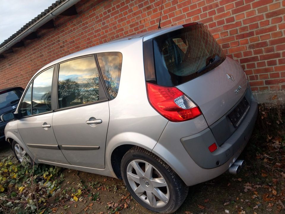 Renault Scenic DCI Schlachtfest silbermetallic Hinterachse in Bocholt