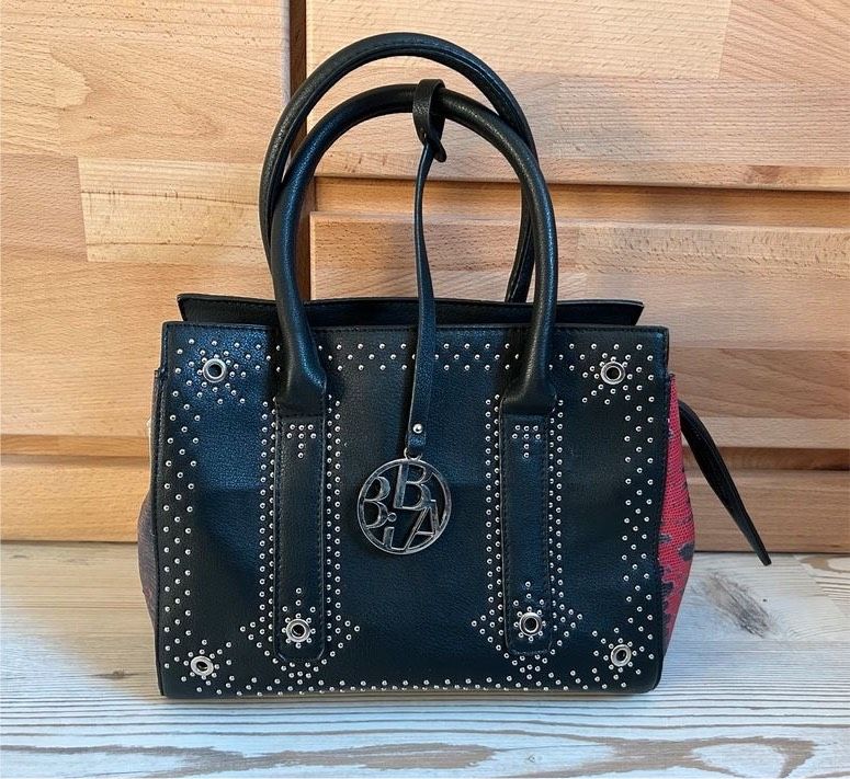 NEU Biba Tasche Handtasche Umhängetasche schwarz in Neuhof