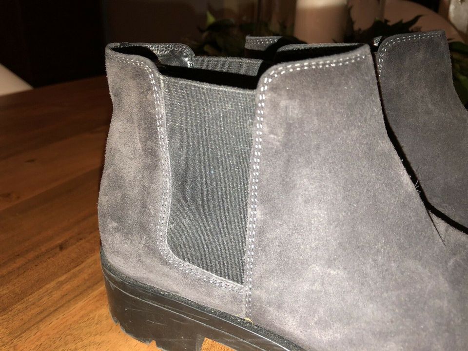 Tod‘s Stiefelette Ankle Boots 37, grau Rauhleder top in Gütersloh