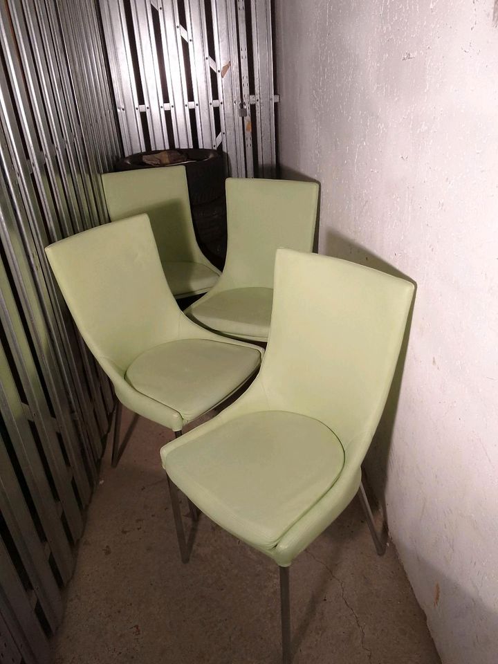 bis zum So 08.05.    4 lindgrüne Küchen - Sessel in Berlin