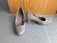 Pumps Größe 38 Marco Tozzi Sand/beige Velouroptik Rheinland-Pfalz - Ludwigshafen Vorschau