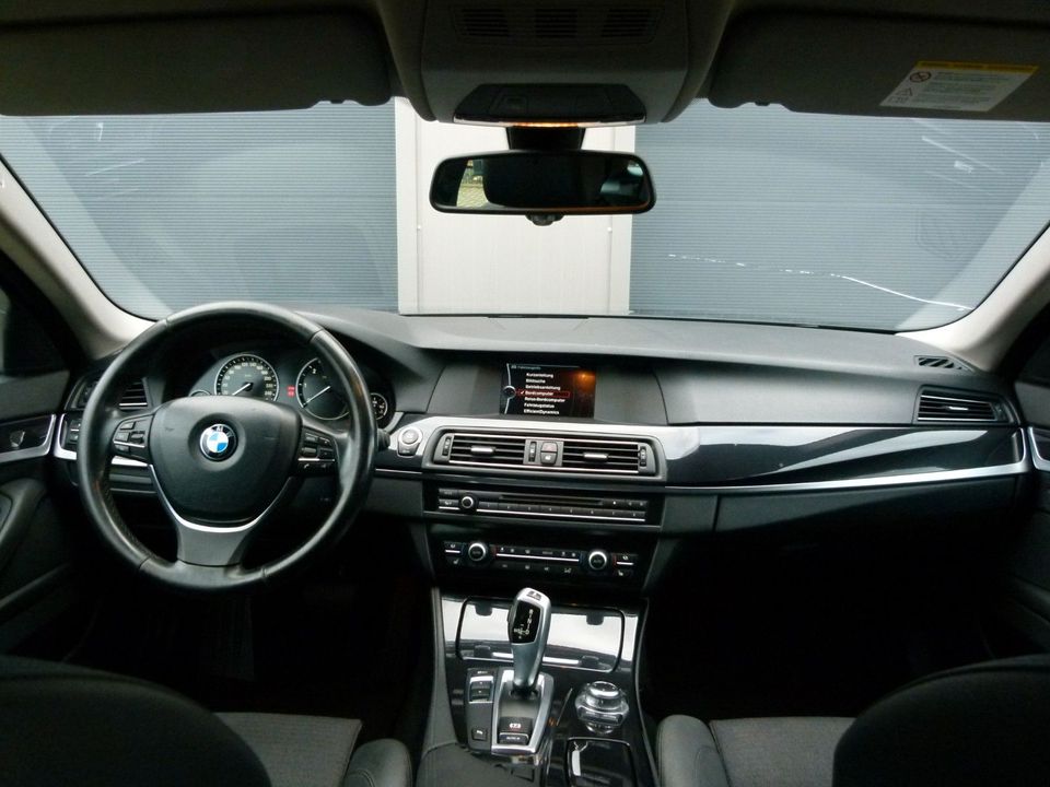BMW Touring 520d HeadUp Leder Navi AHK Xenon STHZG in Aßlar
