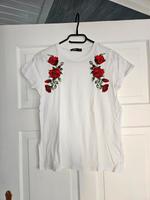 tshirt T-shirt oberteil rosen Aufdruck damen shirt Bluse Schleswig-Holstein - Flensburg Vorschau