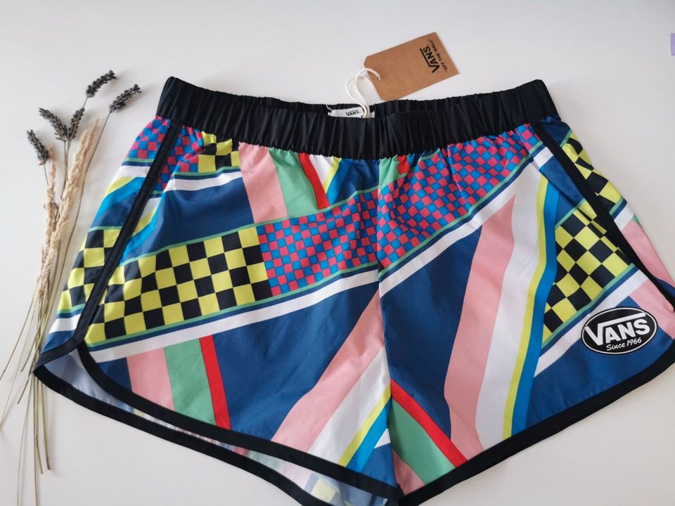 VANS wunderschöne Hose kurze Shorts Sommer Frühling retro Hose in Berlin