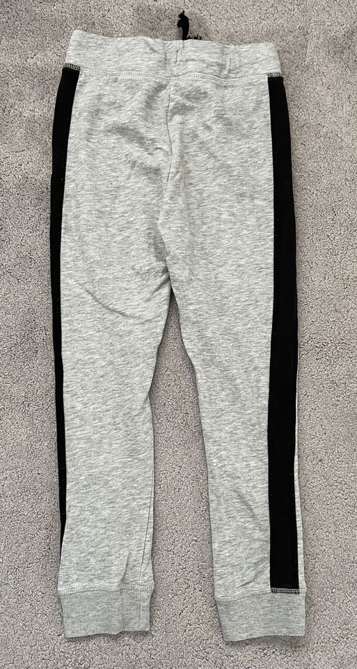 Graue Jogginghose, H&M, 140 in Bad Staffelstein