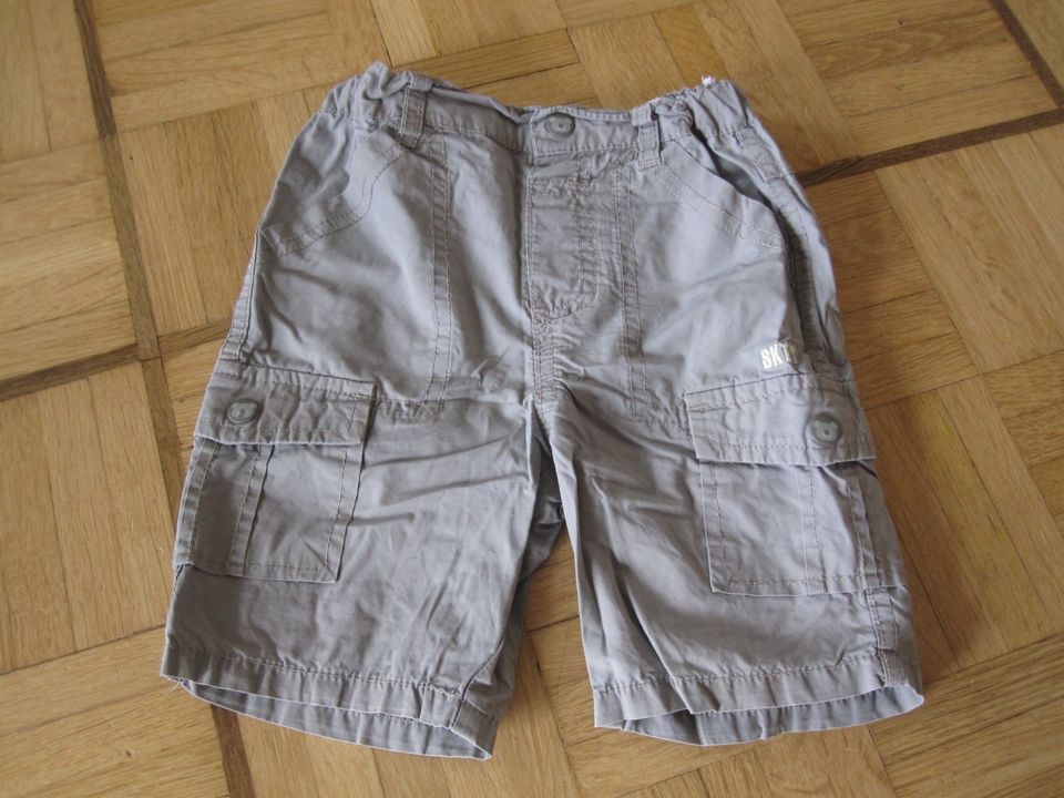 süße kurze Hose, Shorts, grau, Gr. 80, baby club in Villingen-Schwenningen