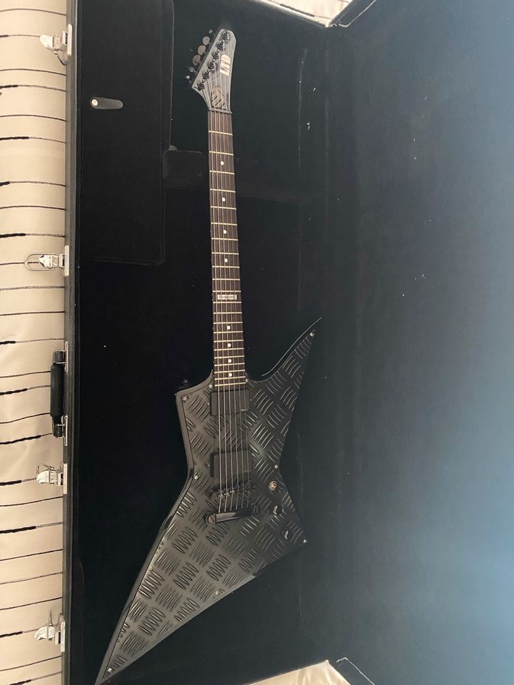 ESP LTD EX-400BD Explorer EMG 81/85 mit Koffer in Frankfurt am Main