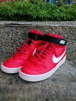 Rote Nike Schhhe/Halb hohe Nike Sneakers Niedersachsen - Bad Bevensen Vorschau