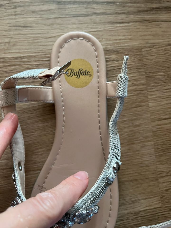 Buffalo Sommerschuhe T-Steg Sandalen Zehentrenner Gr.36 in Bellheim