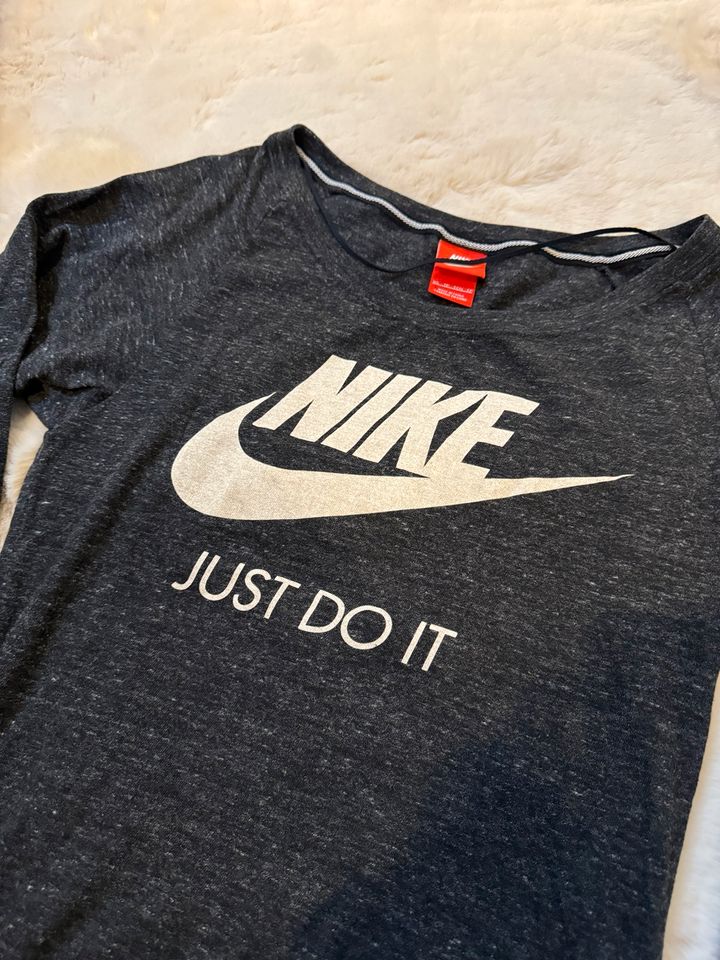 Nike Shirt / Pulli / Pullover / Gr. XS in Erfurt