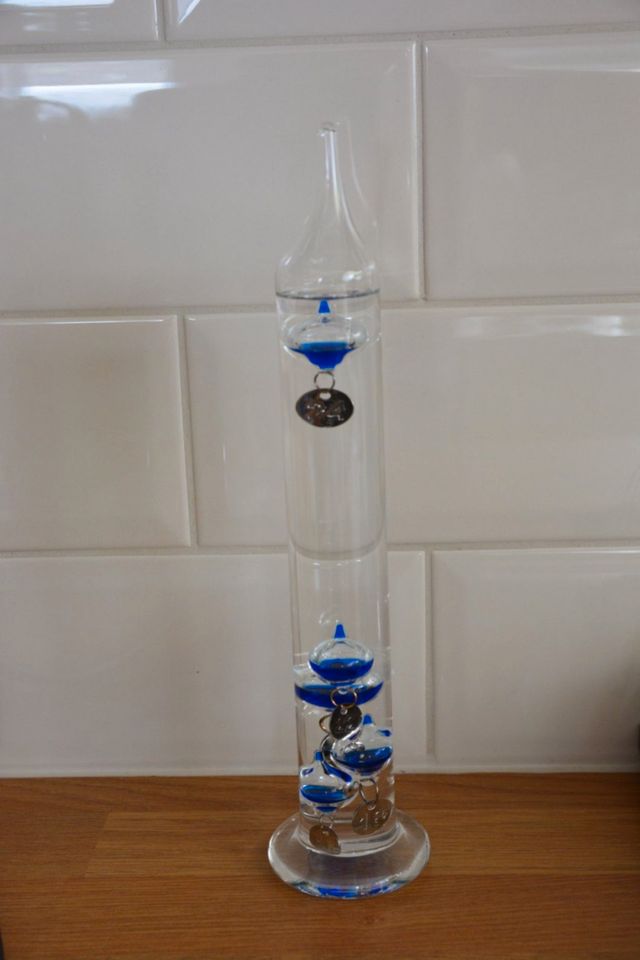 Galileo Glasthermometer blaue Kugeln klein Thermometer in Buxtehude