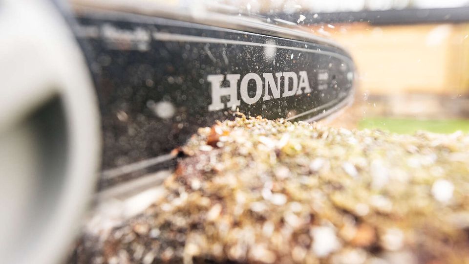 NEU HONDA Akku-Kettensäge Motorsäge SET inkl. Akku Ladegerät in Barntrup