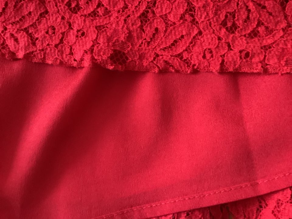 Amisu Kleid Sommerkleid rot mit Spitze Gr. 36 Gr. S Gr. 176 in München