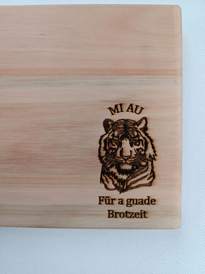 Brotzeitbrett personalisiertes Geschenk Vesperbrett Holz in Mitterfels