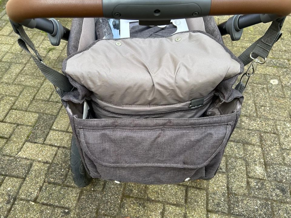 ABC Kinderwagen mit Zubehör in Offenburg