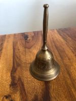 Kleine alte Messing Glocke, Handglocke mit schönem Klang Niedersachsen - Berne Vorschau