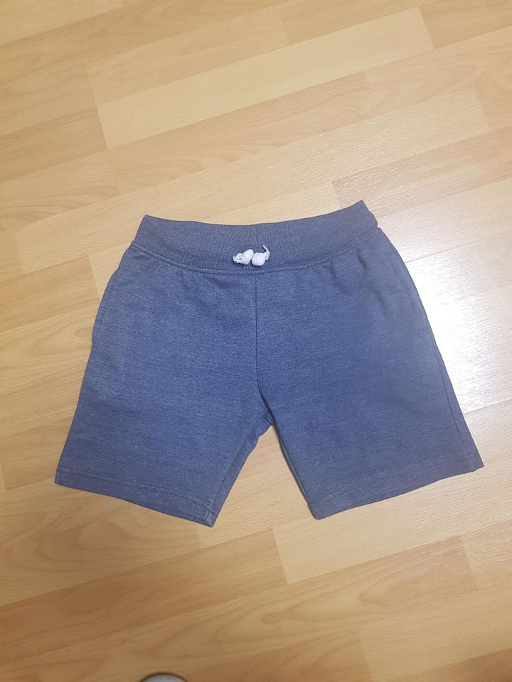 Jungen Shorts Gr.116 in Bonn