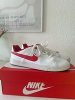 Nike Court Royale Sneaker Damen weiß rot Gr. 39 Hannover - Herrenhausen-Stöcken Vorschau
