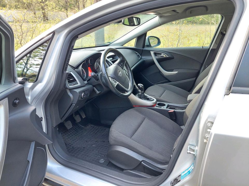 Opel Astra Sport Tourer 1.7 CDTi, 110 HP, TÜV bis 05.2026 in Kaltenkirchen