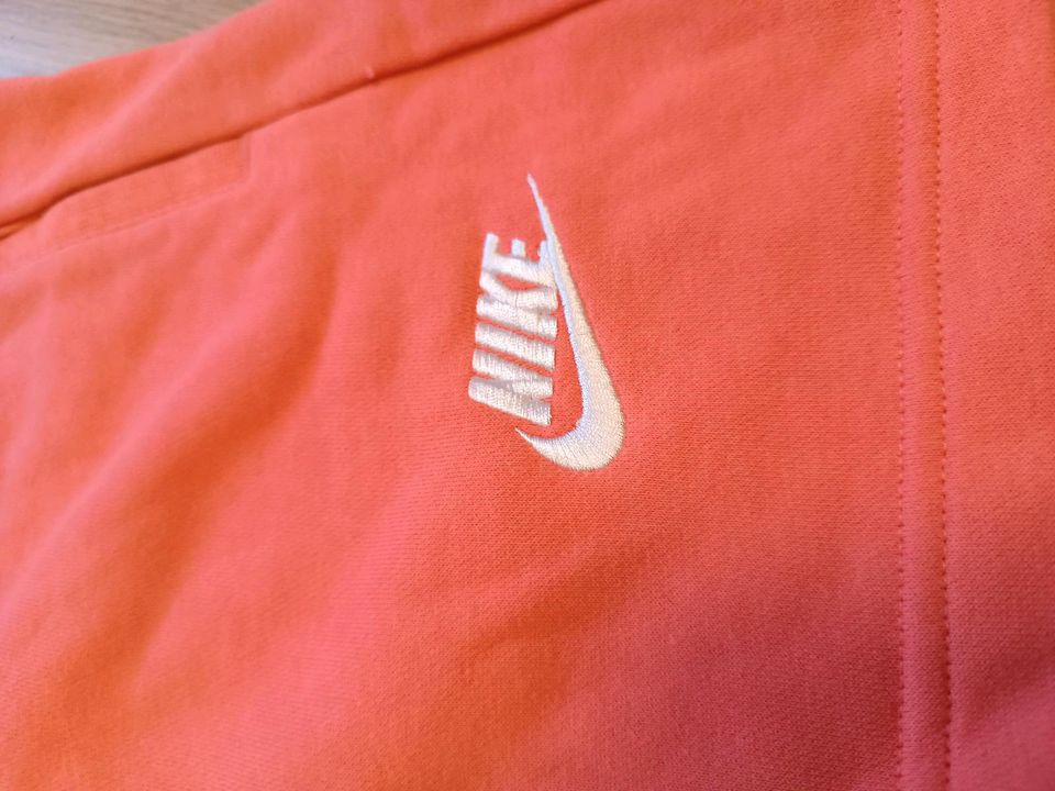 Nike Mädchen xl Sporthose sweat short 158 164 neu in Eisenach