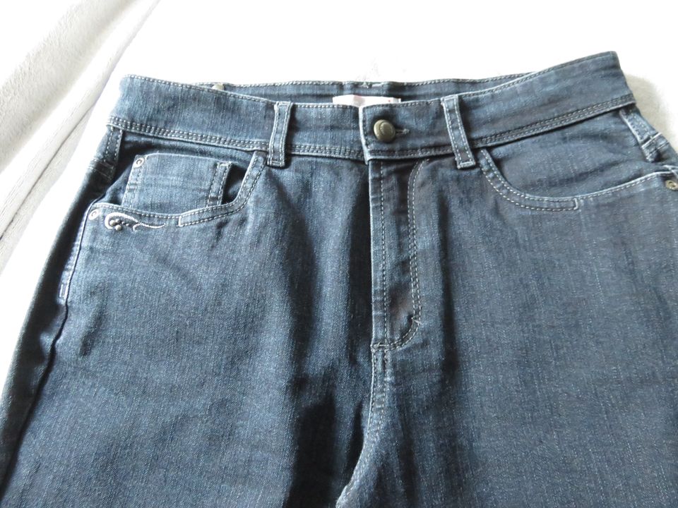 Jeans Gr. 38 Acari in Halle