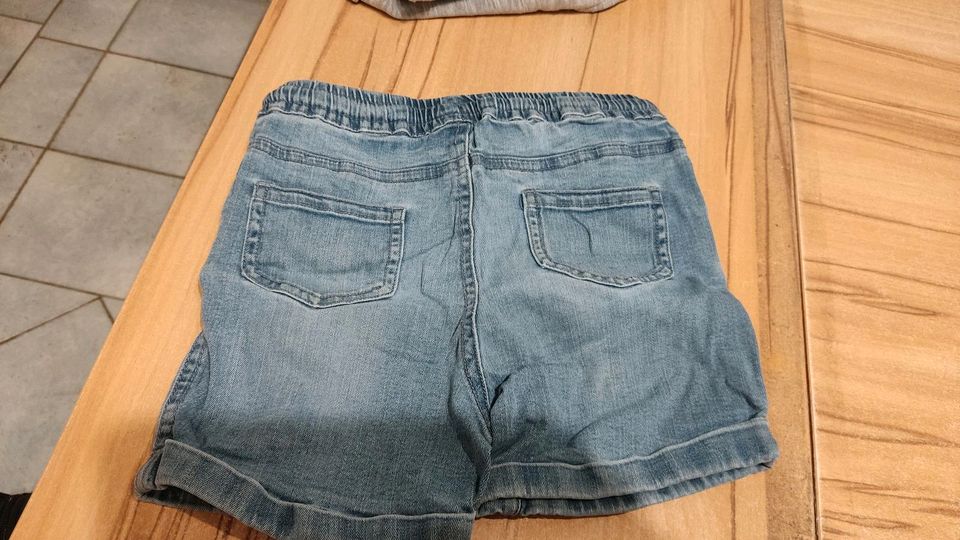 Jeans Shorts 110/116 in Laufen