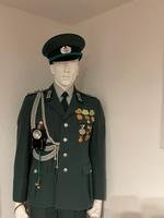 VoPo Uniform+Puppe+DDR Fahne+Embleme FDJ,SED; DDR+Halstücher Tangerhütte - Weißewarte Vorschau