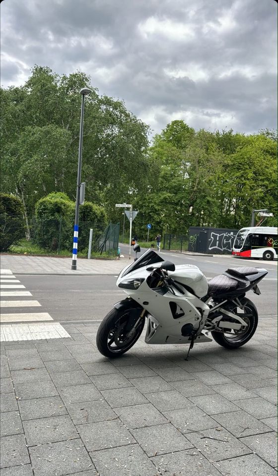 Yamaha R1 RN04 in Köln