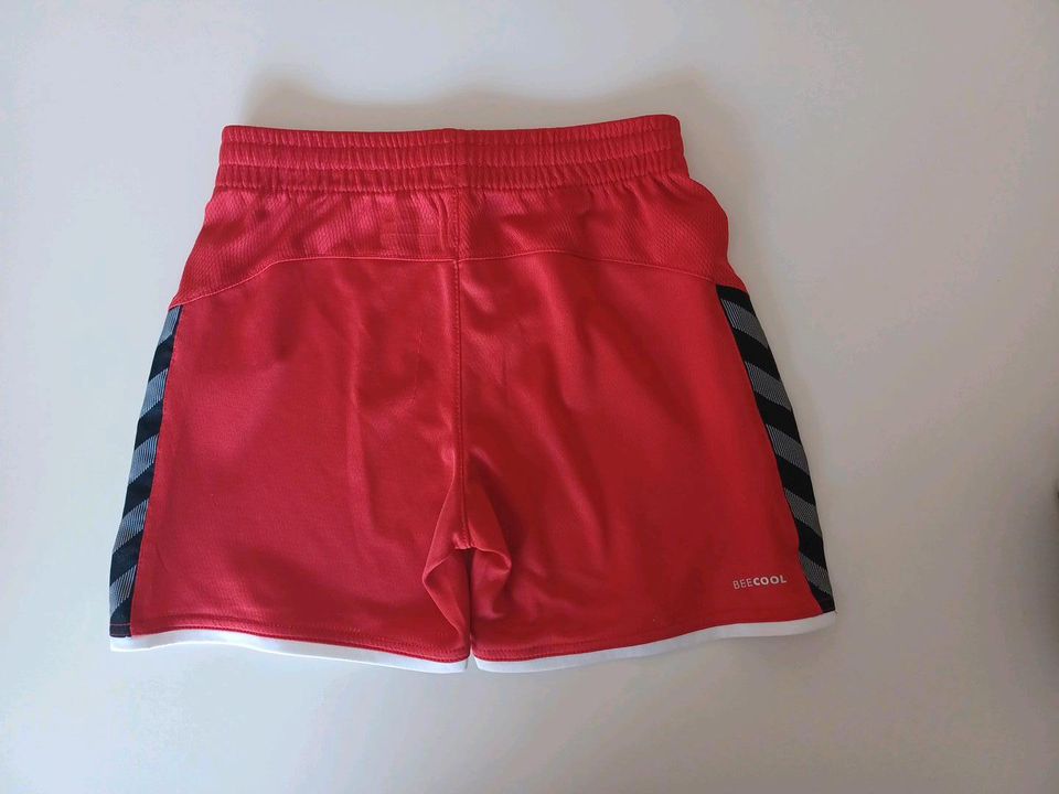 HUMMEL kurze Hose Shorts Handball Gr.128 rot Funktionsstoff in Nordhorn