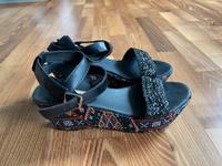 Buffalo Sandalen Keilabsatz Absatz Leder Gr. 40 Hessen - Erzhausen Vorschau